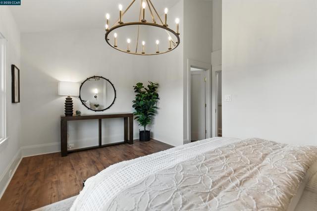 5020 Golden Gate Ave, Oakland CA: https://media.crmls.org/mediaz/34e15f71-d811-482c-bc2e-e67a71bb19a4.jpg