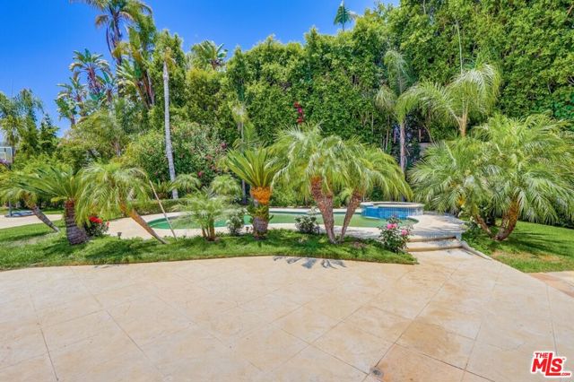 114 S Layton Drive, Los Angeles CA: https://media.crmls.org/mediaz/34e1b5e2-e5f7-43a9-b5e9-f89a75c44f97.jpg