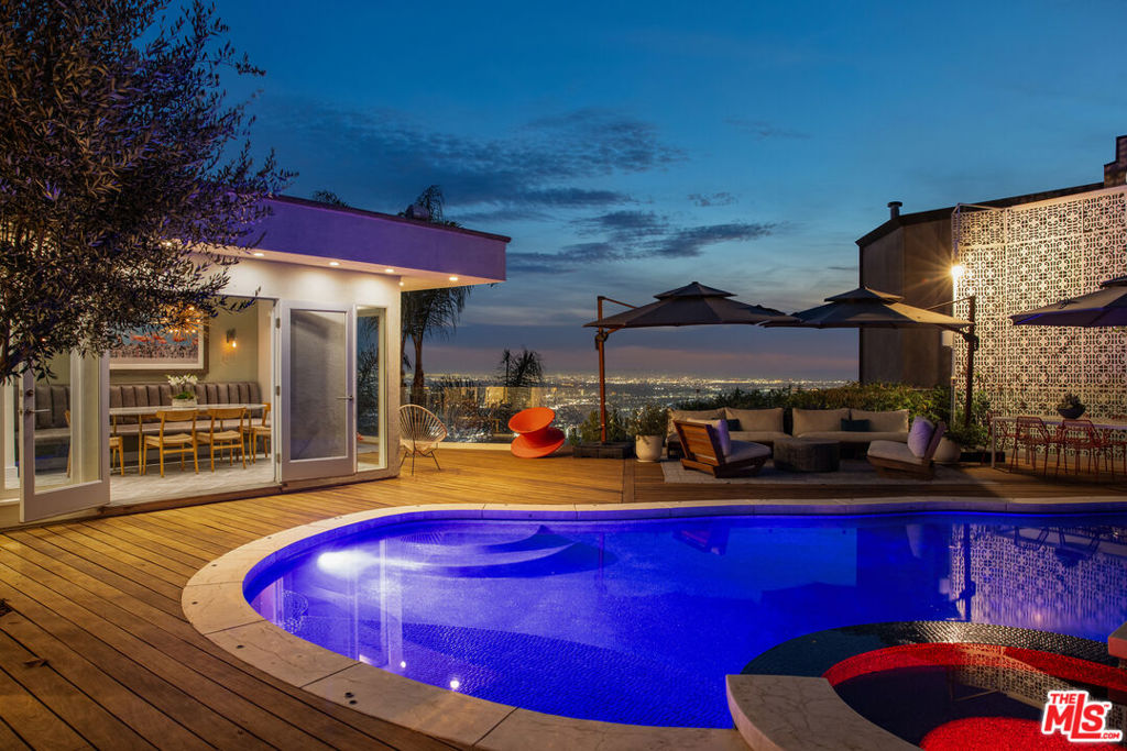 2137 Sunset Plaza Drive