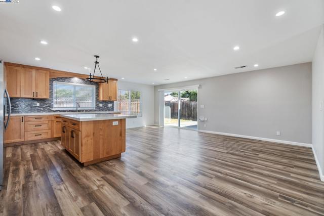 4643 sloan, Fremont CA: https://media.crmls.org/mediaz/34e20d2a-0984-4c90-b42d-6163cf6c9344.jpg