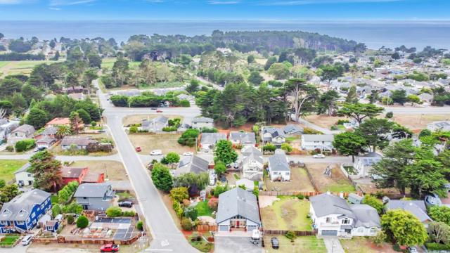 1030 Etheldore Street, Moss Beach CA: https://media.crmls.org/mediaz/34e218d8-520e-4f23-8206-fccd75f449e1.jpg