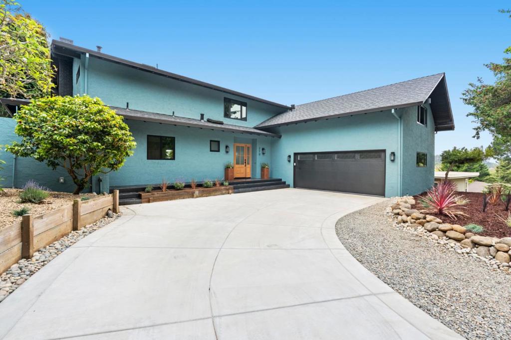 210 Thunderbird Drive