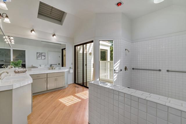 2394 Ironwood Pl, Alamo CA: https://media.crmls.org/mediaz/34e2b690-959d-4e72-a032-0377bac538f3.jpg