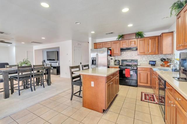 2385 N Mountainside Drive, Los Banos CA: https://media.crmls.org/mediaz/34e2e752-5a3e-4d16-9bcd-de14729e7ffc.jpg