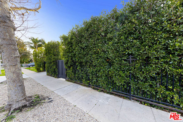 123 S Kilkea Drive, Los Angeles CA: https://media.crmls.org/mediaz/34e2fc1f-b73c-4435-b680-74450f224958.jpg