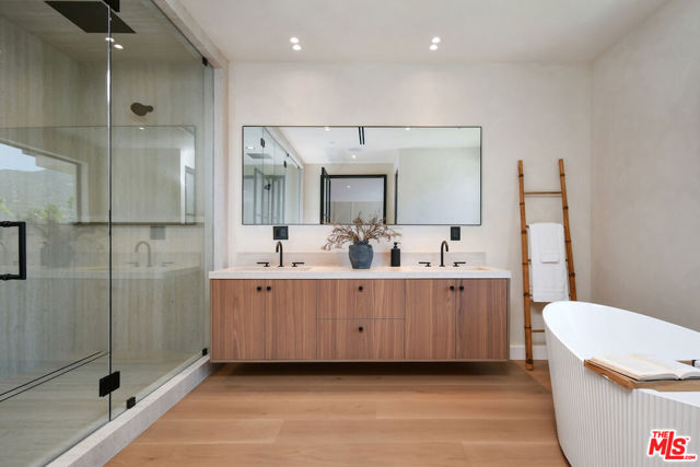 112 S Valley Street, Toluca Lake CA: https://media.crmls.org/mediaz/34e35ff2-0d42-46be-b517-21c9343849c7.jpg