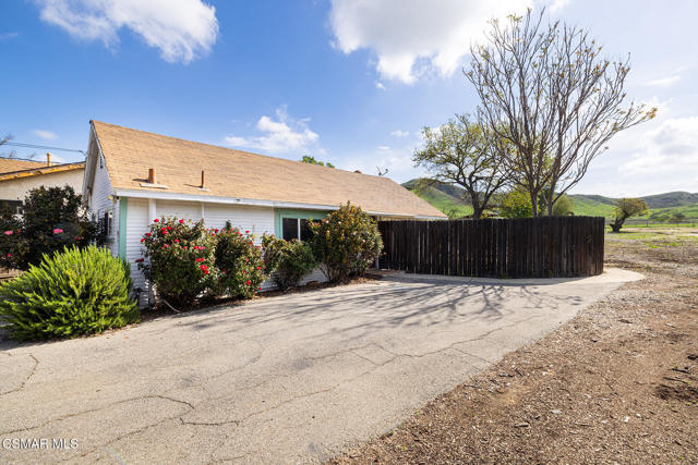5324 Chesebro Road, Agoura Hills CA: https://media.crmls.org/mediaz/34e39839-92eb-43ba-9d2e-85f6dc0e83cd.jpg
