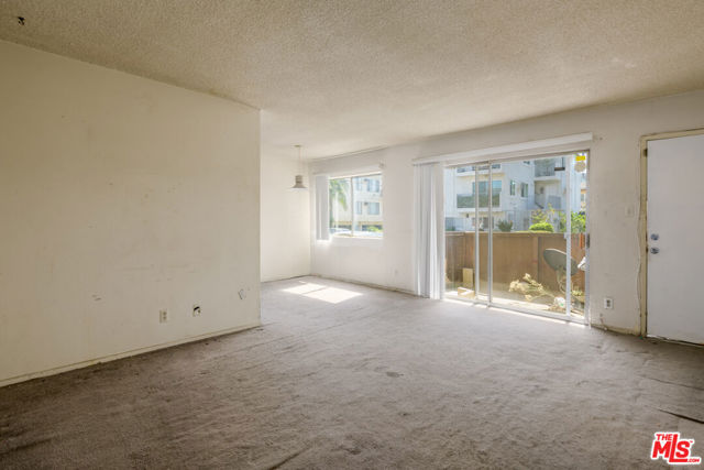 10225 Regent Street photo 9