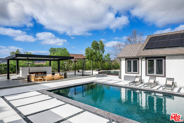1 Falconridge Drive, Coto de Caza CA: https://media.crmls.org/mediaz/34e3b234-7880-452e-b08e-ed327a7e09e3.jpg