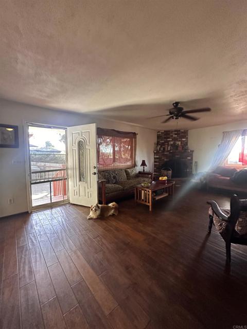 Detail Gallery Image 8 of 39 For 2430 Sunflower Ter, Vista,  CA 92083 - 3 Beds | 2 Baths