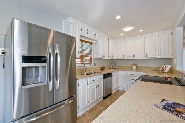 9158 Heatherdale St, Santee CA: https://media.crmls.org/mediaz/34e3f845-56e3-41f5-899f-3a03b7a6c4a5.jpg