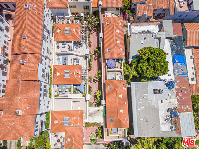 1320 N Harper Avenue, West Hollywood CA: https://media.crmls.org/mediaz/34e42361-1311-4479-af47-ca604543dc70.jpg