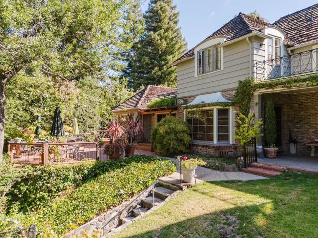 2155 Geri Lane, Hillsborough CA: https://media.crmls.org/mediaz/34e43a20-a952-40f2-91ed-bed19c0ef14c.jpg