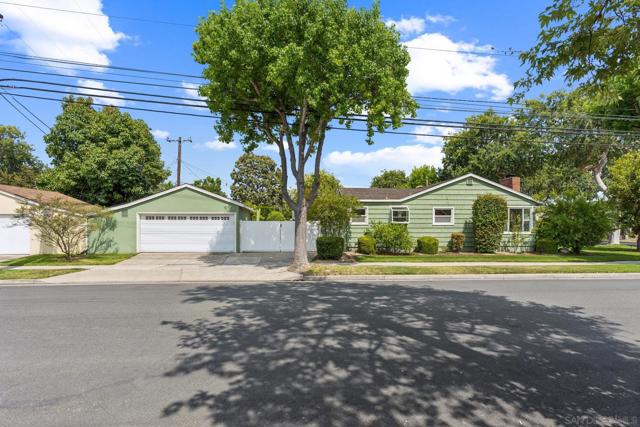701 Catalina Ave, Santa Ana CA: https://media.crmls.org/mediaz/34e49aec-97be-47eb-bb0c-08bb8ce51fe7.jpg