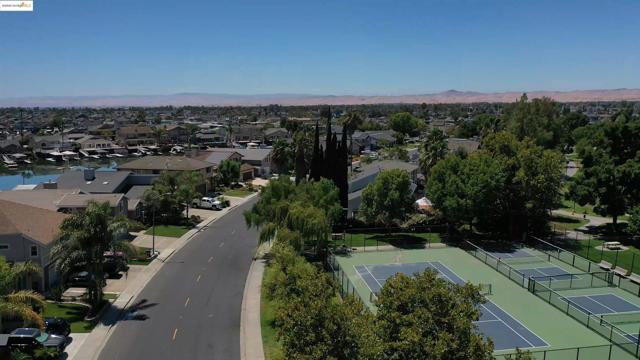 435 Discovery Bay Blvd, Discovery Bay CA: https://media.crmls.org/mediaz/34e4ec08-bb70-4b0e-92bc-2d4776184478.jpg