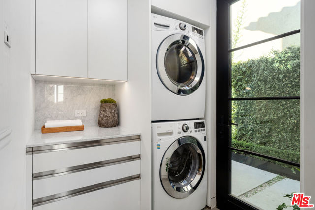 1146 Sierra Alta Way, Los Angeles CA: https://media.crmls.org/mediaz/34e4f9ec-9035-46d7-adf7-c9dcce5f08bd.jpg