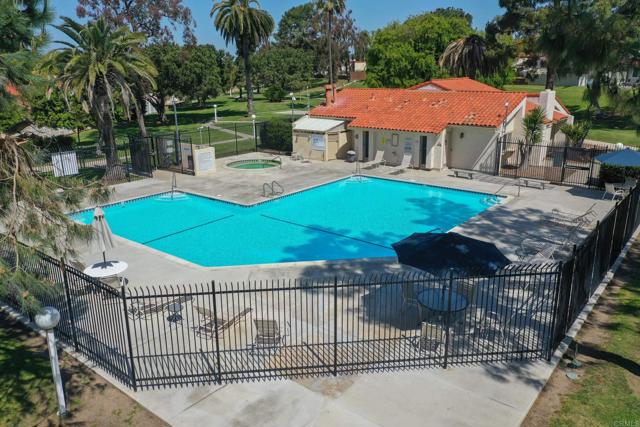 6462 Camino Del Parque, Carlsbad CA: https://media.crmls.org/mediaz/34e55049-e7f0-4c0e-b48e-e0136a057767.jpg