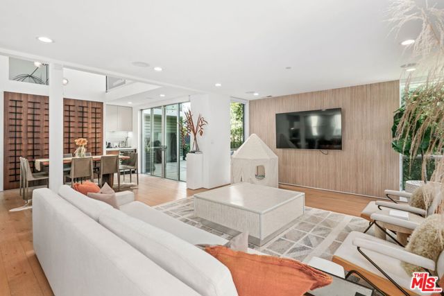 2736 Armacost Avenue, Los Angeles CA: https://media.crmls.org/mediaz/34e55e56-3610-4d4d-9777-e3ab029a6410.jpg