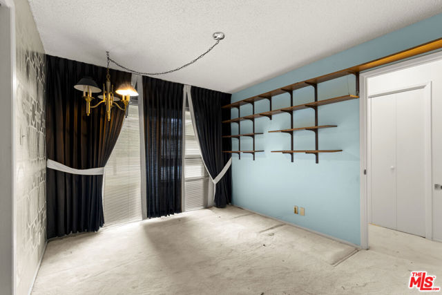 1379 Acapulco Avenue, Simi Valley CA: https://media.crmls.org/mediaz/34e57ddc-8067-415b-8585-c28d1aa13948.jpg