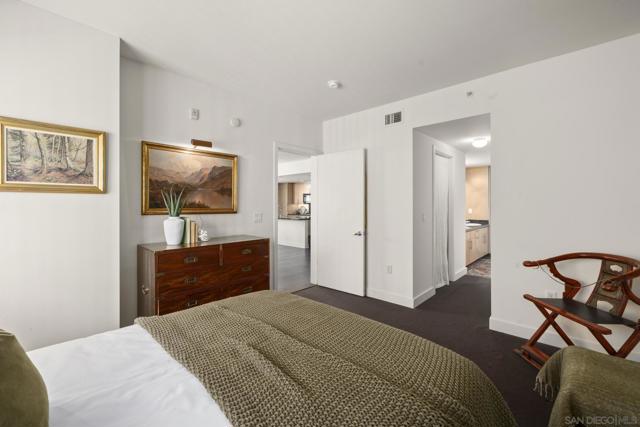 3812 Park Blvd, San Diego CA: https://media.crmls.org/mediaz/34e5915f-f905-4eeb-bafa-84e39695ea9f.jpg