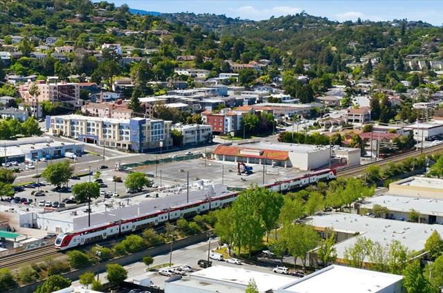 1019 Riverton Drive, San Carlos CA: https://media.crmls.org/mediaz/34e5ee24-171d-48ff-9148-69091e091b1a.jpg