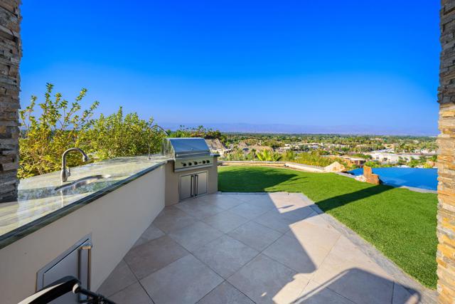 9 Nebulae Way, Rancho Mirage CA: https://media.crmls.org/mediaz/34e6628f-5e48-45b7-8f4c-beb7d6f29238.jpg