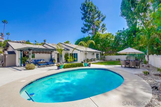 10518 Gabacho Dr, San Diego CA: https://media.crmls.org/mediaz/34e690db-18b2-470f-94ca-9ea3f4a73875.jpg