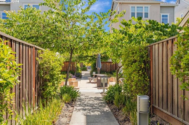 705 Cannery Pl, San Jose CA: https://media.crmls.org/mediaz/34e6d09f-66ba-4d30-b97b-5c53ab2accbb.jpg