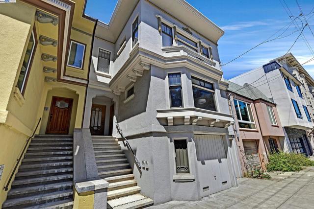 4134 Fulton St, San Francisco CA: https://media.crmls.org/mediaz/34e7ef6c-ee7a-4069-8731-51573458c7a2.jpg