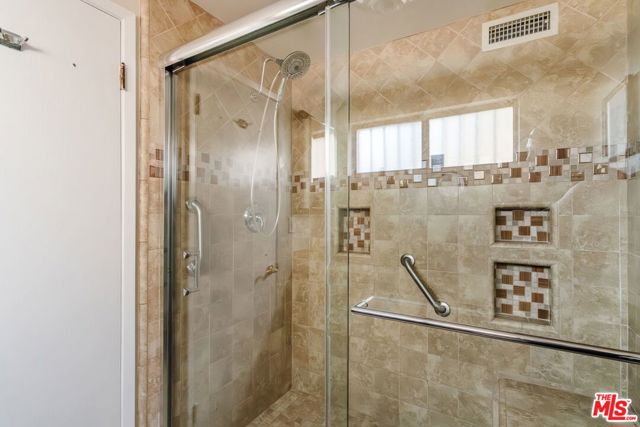 4837 Round Top Drive, Los Angeles CA: https://media.crmls.org/mediaz/34e8cce0-e13a-48af-86f7-0dbcead4c42c.jpg