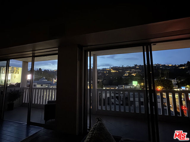 999 N Doheny Drive, West Hollywood CA: https://media.crmls.org/mediaz/34e9ba0f-9640-4222-9215-6417d511451e.jpg