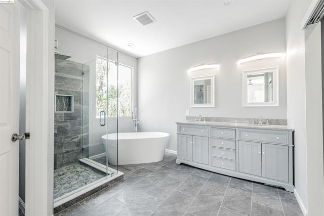 Image 12 of 20 For 2520 Stanford Way