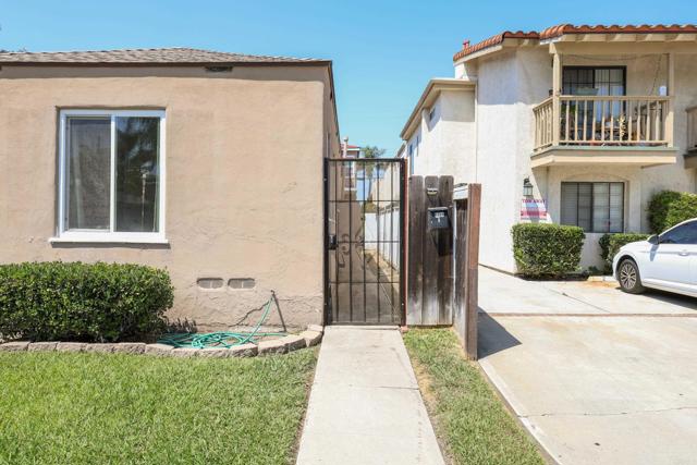 4662 4664 Bancroft, San Diego CA: https://media.crmls.org/mediaz/34ea6442-9264-487b-ae5c-84fe9da74381.jpg