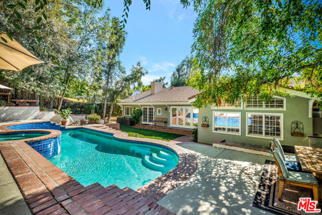5252 Vanalden Avenue, Tarzana CA: https://media.crmls.org/mediaz/34ea6c37-4cba-46e0-a51b-07c47ecfbed7.jpg