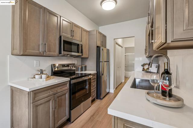 227 Marina Lakes Dr, Richmond CA: https://media.crmls.org/mediaz/34eabf07-3aa4-4685-b93d-a2e868f7a6a2.jpg
