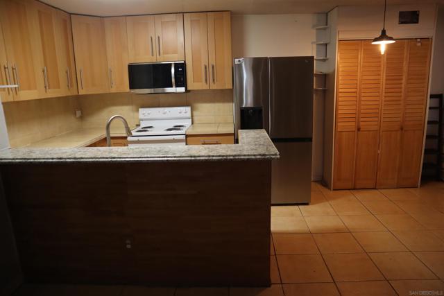 Image 33 of 41 For 3549 Castle Glen Dr  119