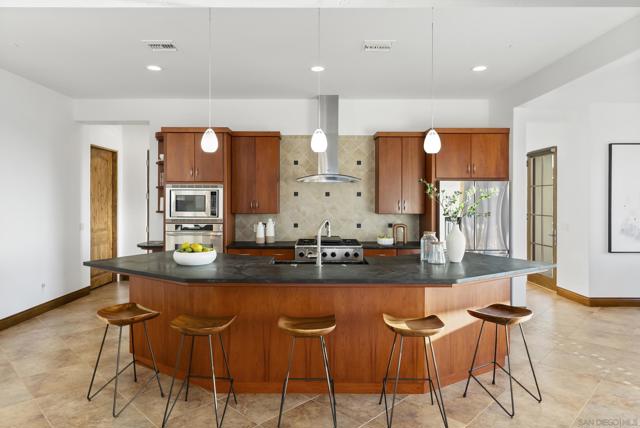 7778 Camino Sin Puente, Rancho Santa Fe CA: https://media.crmls.org/mediaz/34eba266-4dfc-4cb9-9b3b-52dd1f2ed77f.jpg