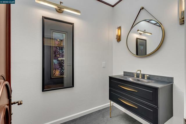 1121 Eagle Nest Ct, Danville CA: https://media.crmls.org/mediaz/34ebd522-221b-4df2-9e8d-228238b0baa7.jpg