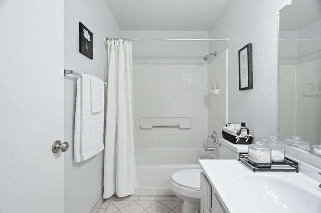 251 Gibson Drive, Hollister CA: https://media.crmls.org/mediaz/34ebe10f-7828-45ae-a6f3-4fb5e18ba212.jpg