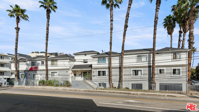 1540 N Bronson Avenue, Los Angeles CA: https://media.crmls.org/mediaz/34ebe849-5d95-4d19-a5d6-111d6418492b.jpg