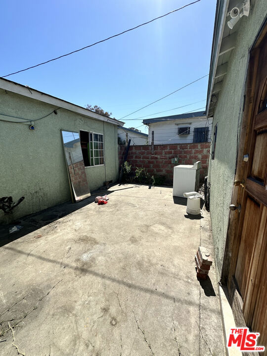 3211 67th Way, Long Beach, California 90805, 2 Bedrooms Bedrooms, ,1 BathroomBathrooms,Single Family Residence,For Sale,67th,24415169