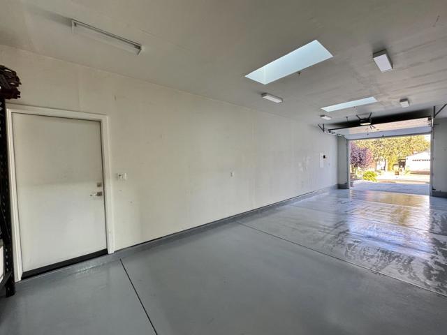16 Hillview Avenue, Redwood City CA: https://media.crmls.org/mediaz/34ec39b0-9aee-4fe0-a519-b687eb03bfd5.jpg