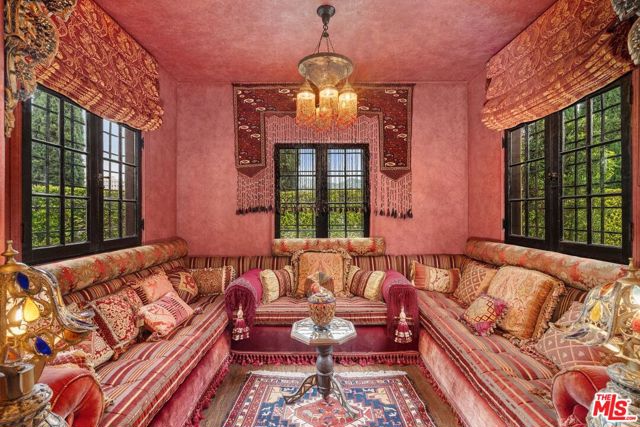 4320 Cedarhurst Circle, Los Angeles CA: https://media.crmls.org/mediaz/34ed1dee-a114-496f-87b6-d930f57d40d3.jpg