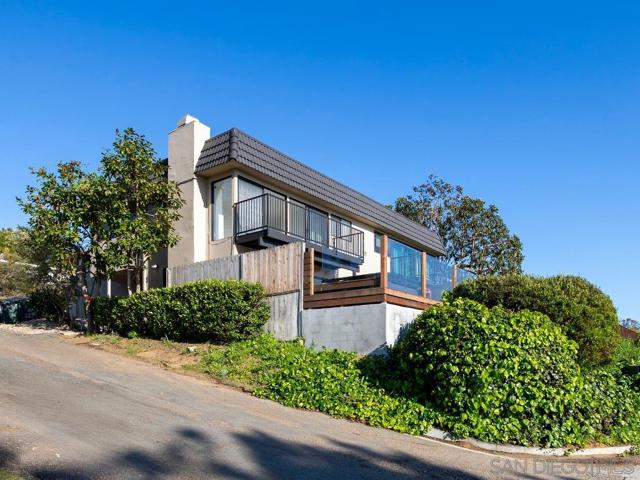 721 Camino Del Mar, Del Mar CA: https://media.crmls.org/mediaz/34ed29f1-b111-44c8-9e07-e6f43c273a54.jpg