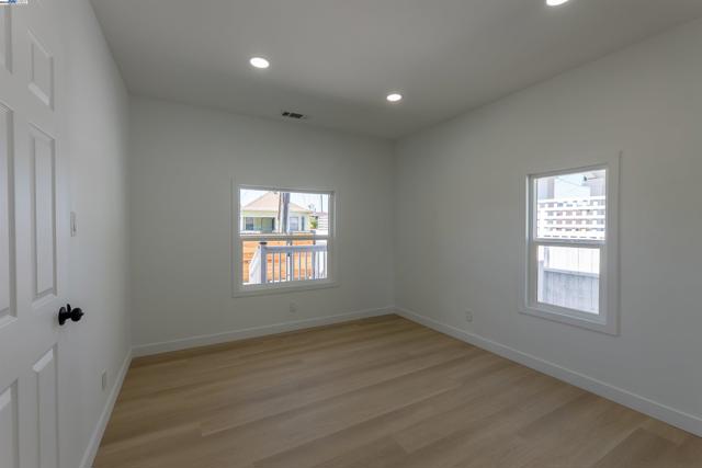 1276 64Th Ave, Oakland CA: https://media.crmls.org/mediaz/34ed60bf-b88c-4b9e-baa4-8ec8c0284683.jpg