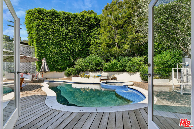 2137 Sunset Plaza Dr. photo 25