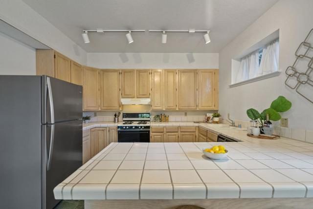 1910 Arrowhead Drive, Oakland CA: https://media.crmls.org/mediaz/34eda5ee-a206-4a50-b927-62e764cc8d4d.jpg