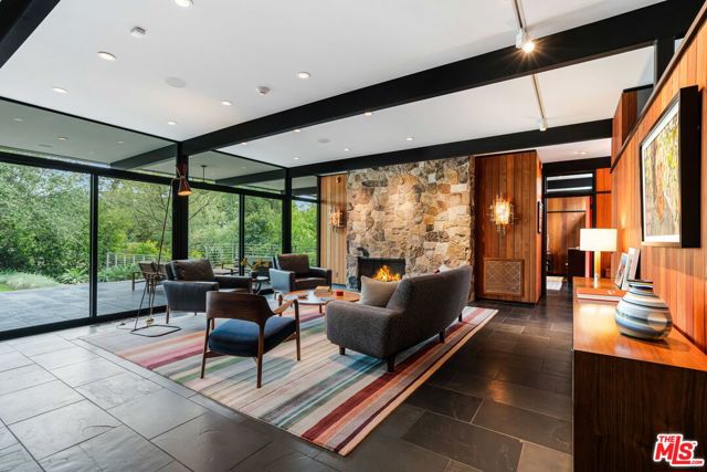 5228 Escalante Drive, La Canada Flintridge CA: https://media.crmls.org/mediaz/34ee3116-0238-461f-8efd-5eacb77a6695.jpg