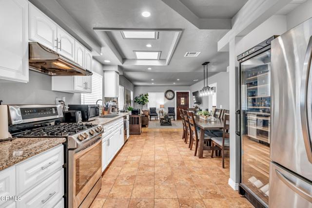1455 E California Avenue, Glendale CA: https://media.crmls.org/mediaz/34ee7469-d543-4e17-af87-a10588cc4526.jpg