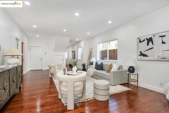 1738 18th Ave, Oakland CA: https://media.crmls.org/mediaz/34eea8f0-506a-4644-a392-ca7357fc8c57.jpg